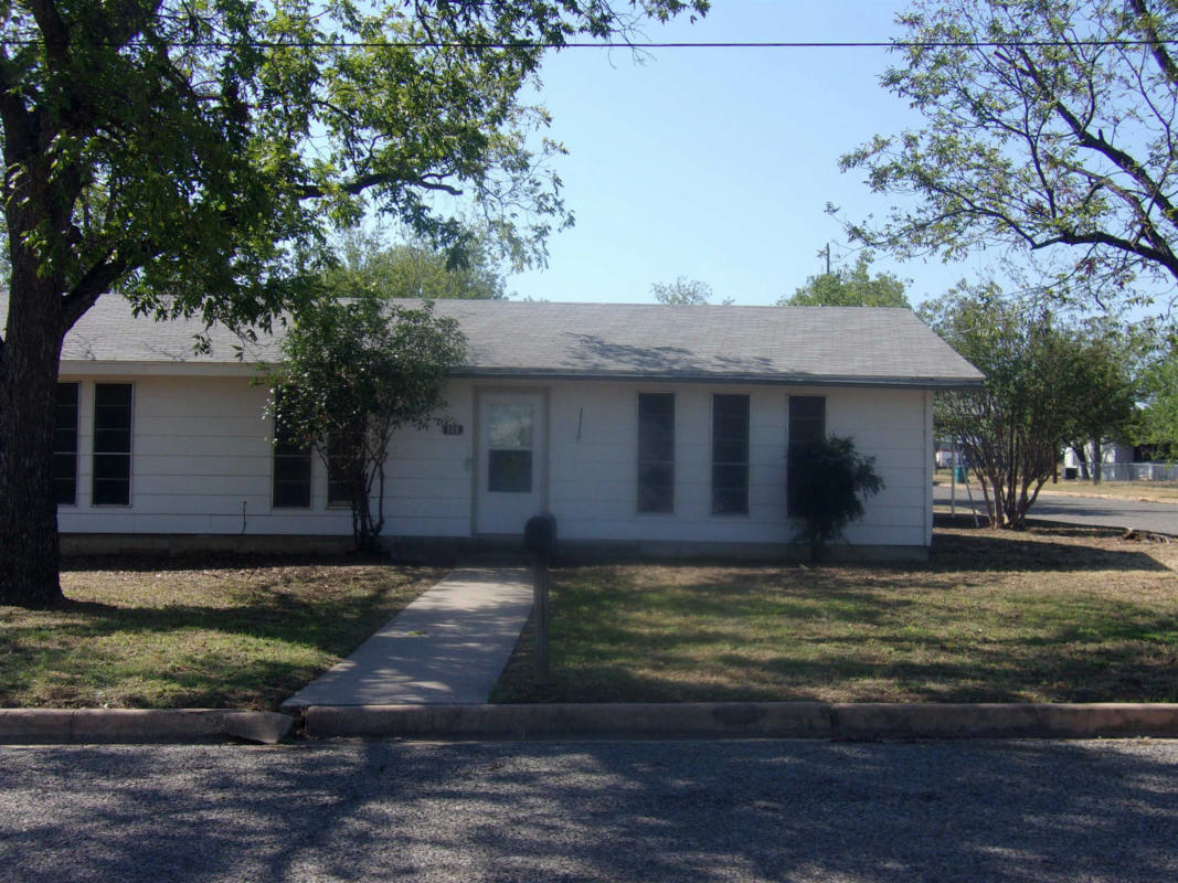 900 E WALLACE ST, LLANO, TX 78643, photo 1 of 22